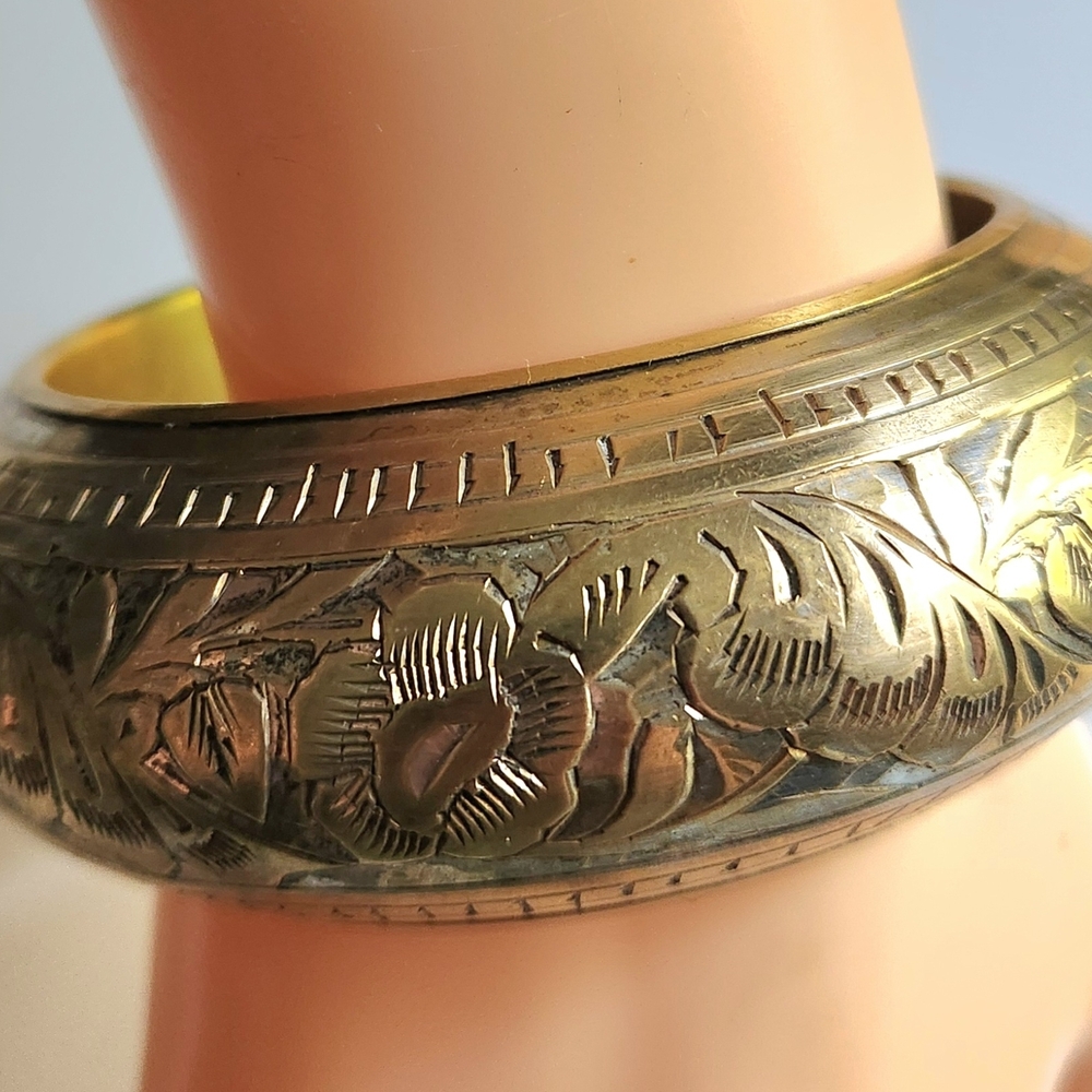 Elegant Gold Bangle Bracelet